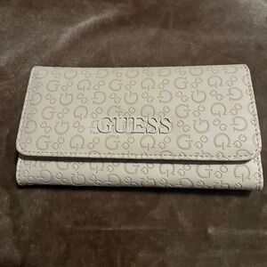 NWOT Guess wallet